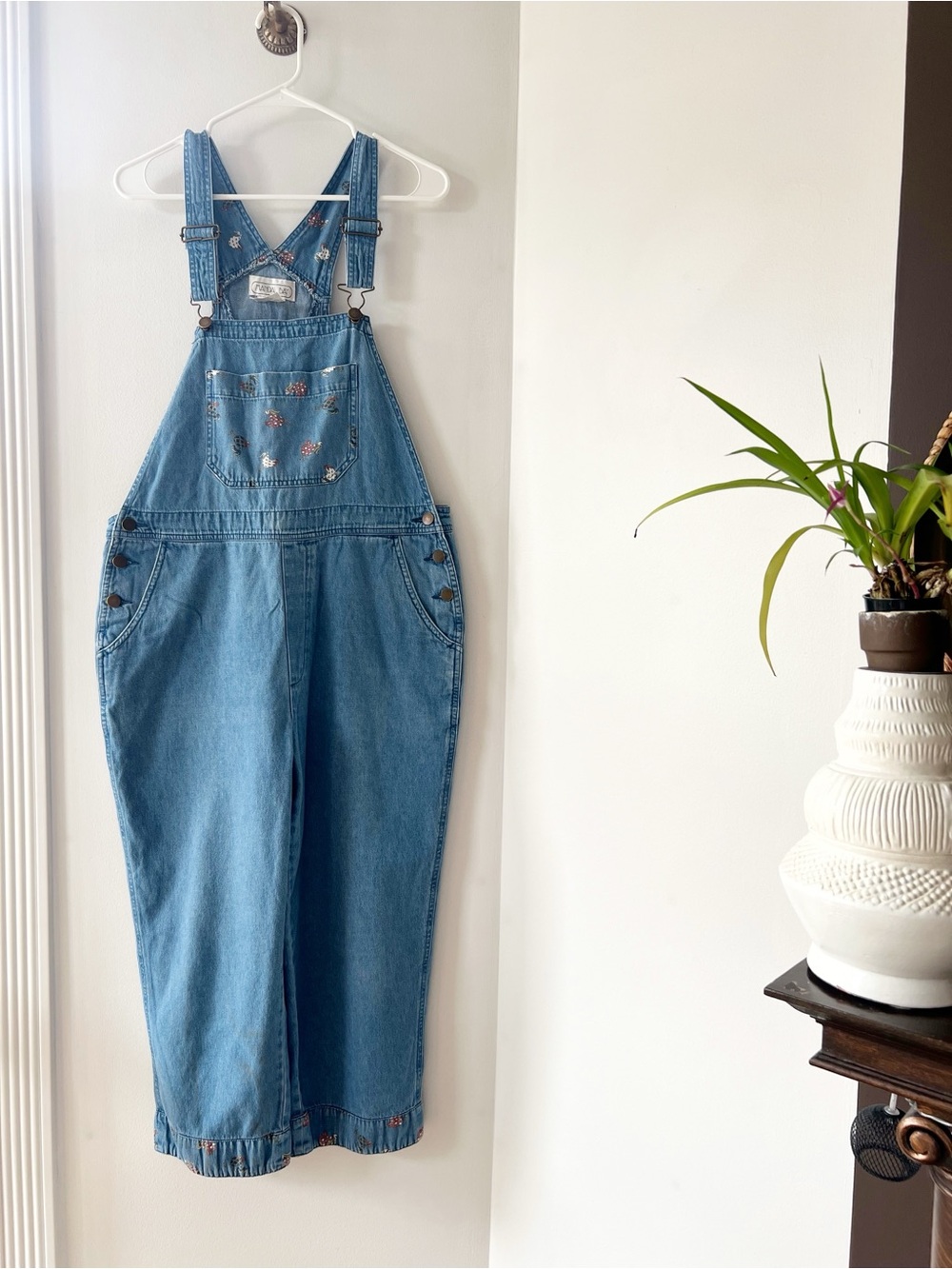 Vintage Mandal Bay Women’s Farmhouse Rooster Denim Cropped Overalls | M / L